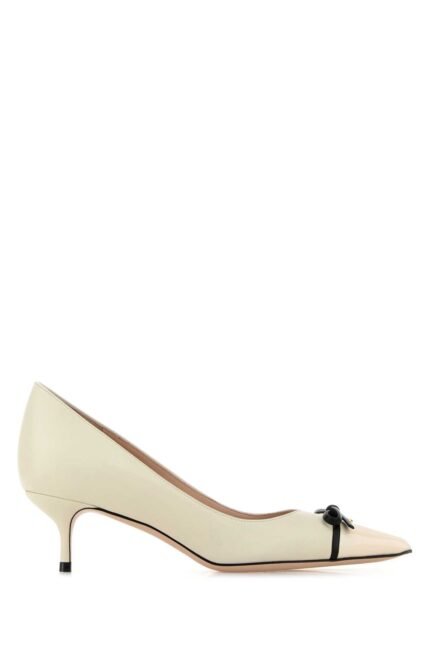 White leather VLogo pumps