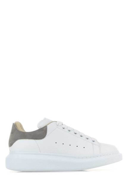 White leather sneakers with grey suede heel